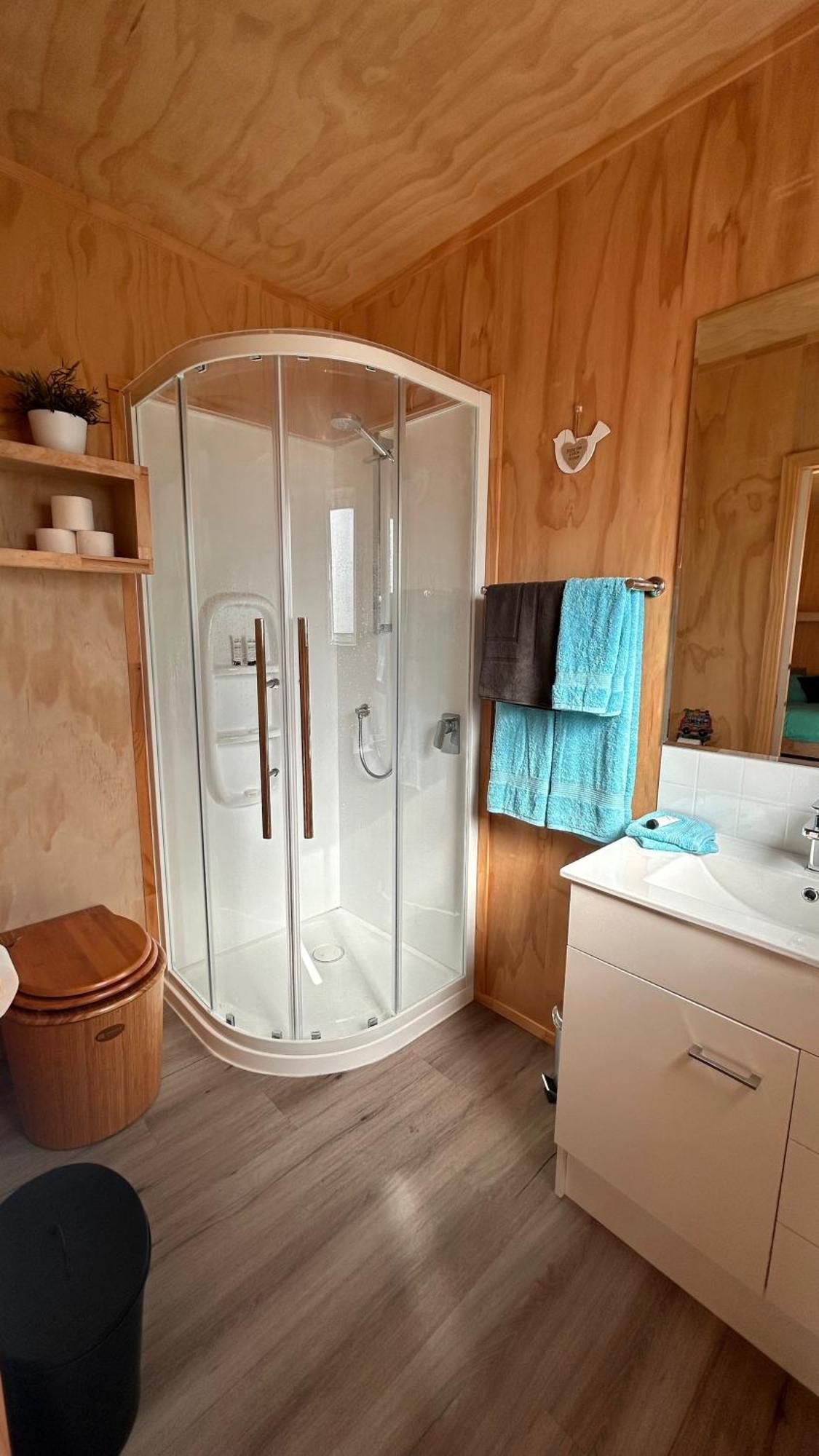 Cosy Tiny Container Cabin Carterton Екстериор снимка