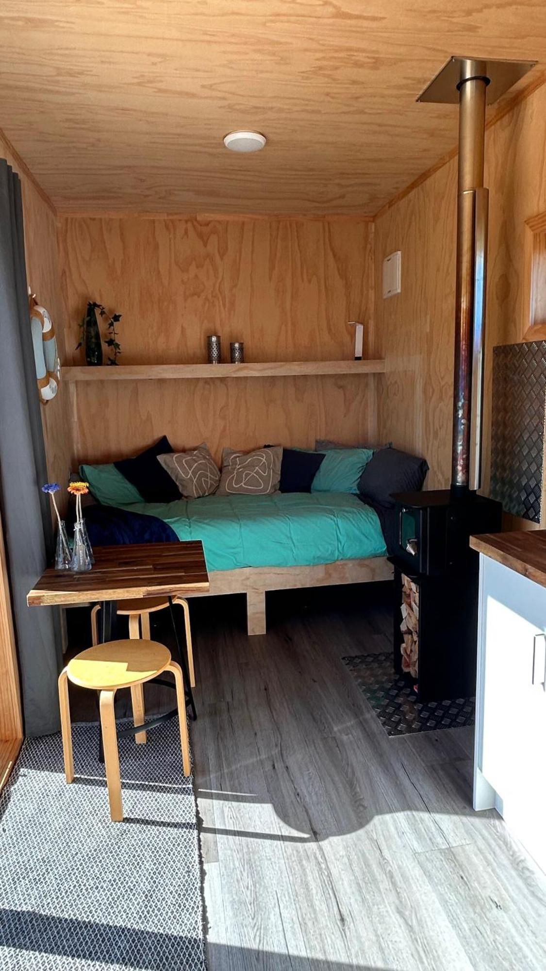 Cosy Tiny Container Cabin Carterton Екстериор снимка